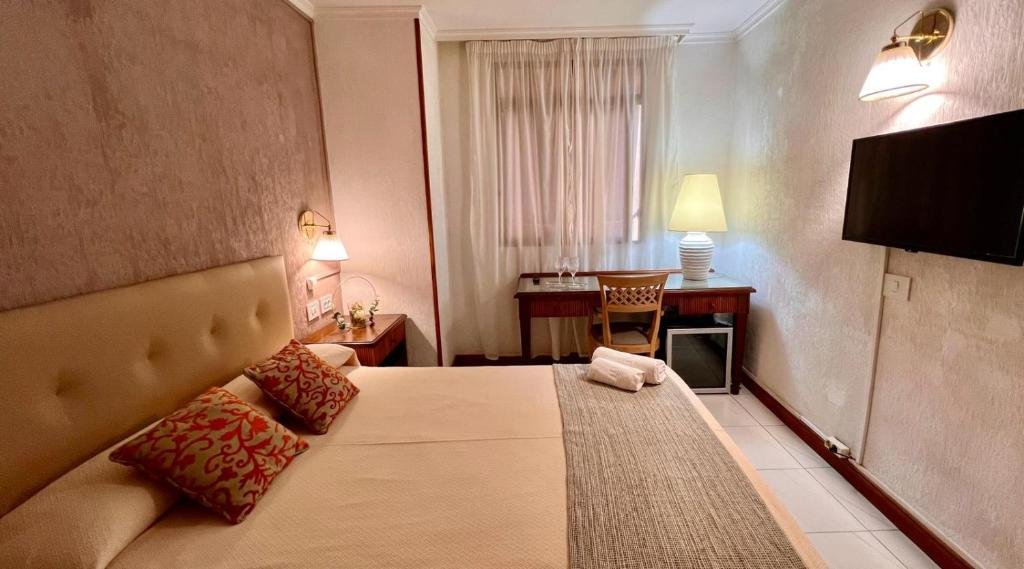 Hotel Atlántico Centro guest room 1